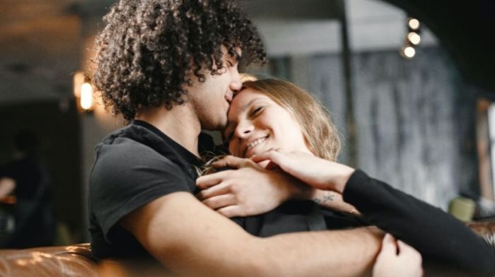 5 Tips Membuat Pasangan Makin Cinta dan Nyaman, Patut Dicoba Teknik Sentuhan Baru yang Bikin Pasangan Makin Dekat