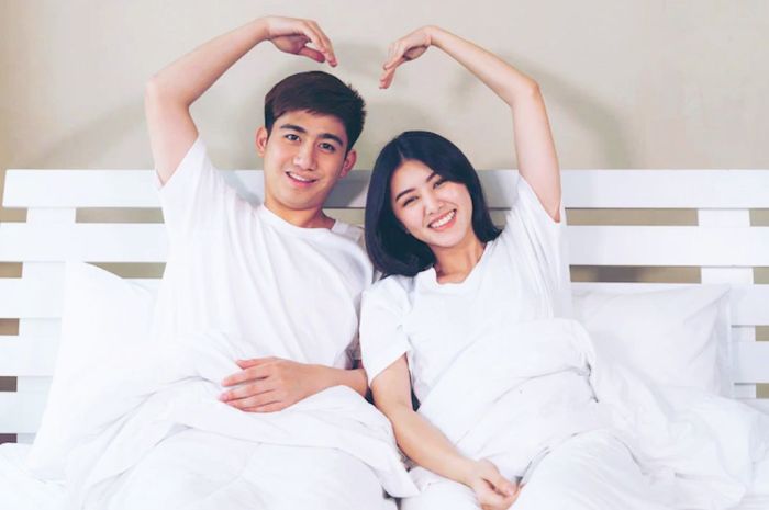Posisi berhubungan suami istri dengan cara berdiri yang perlu Anda coba!