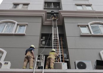 Kebakaran di Apartemen Mediterania terlihat dalam foto