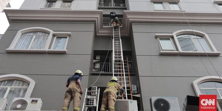 Kebakaran di Apartemen Mediterania terlihat dalam foto