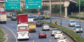 Mobil Pecah Ban di Tol Jagorawi, Simak Penyebabnya