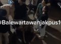 Pemuda Dikeroyok hingga Jatuh ke Lantai Dasar Pasar Grogol