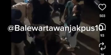 Pemuda Dikeroyok hingga Jatuh ke Lantai Dasar Pasar Grogol