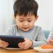 Anak Makan Sambil Nonton, Dokter Jelaskan Dampaknya bagi Tumbuh Kembang Anak