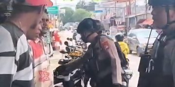 Momen Mata Elang Ciut Dihampiri Polisi dan Diminta Baris di Pinggir Jalan