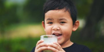Jarak Minum Susu dan Makan yang Dekat Ganggu Penyerapan Zat Besi