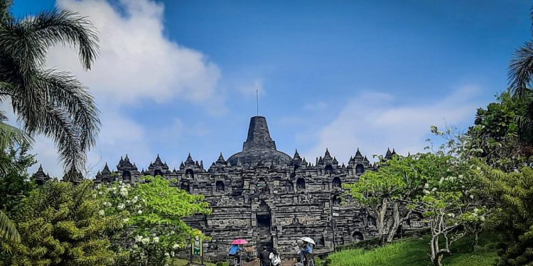 Candi Borobudur Buka Saat Waisak 31 Mei 2026, Cek Jam Operasionalnya