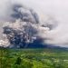 Gunung Semeru Erupsi Muntahkan Awan Panas Sabtu Malam