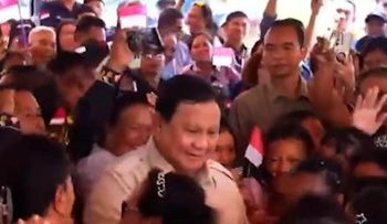 Prabowo Joget Tabola Bale Bersama Warga Miangas dengan Seru