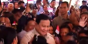 Prabowo Joget Tabola Bale Bersama Warga Miangas dengan Seru