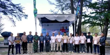 Dinas Lingkungan Hidup Tanam Ratusan Pohon untuk Cegah Abrasi di Belitung Timur