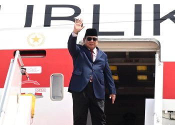 Teddy Seskab Menanggapi Kritik Rombongan Prabowo ke Luar Negeri