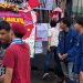 Demo di DPR oleh Mahasiswa dengan Karangan Bunga