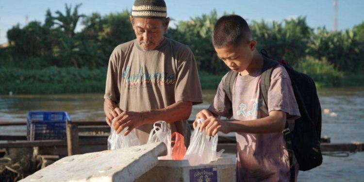 Kisah Bocah Penjual Ikan yang Kini Bersekolah di Sekolah Rakyat