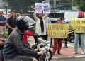 Kritik MBG, Pengunjuk Rasa Ajak Warga Bunyi Klakson di Jalan