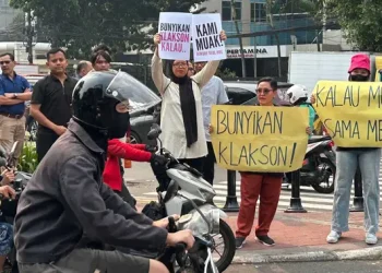 Kritik MBG, Pengunjuk Rasa Ajak Warga Bunyi Klakson di Jalan