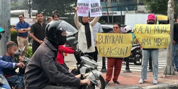 Kritik MBG, Pengunjuk Rasa Ajak Warga Bunyi Klakson di Jalan