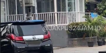 Cekcok Sopir Mobil Mewah dan Satpam di Bundaran HI
