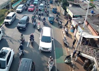 Hari Pertama Sekolah dan Kepadatan Lalu Lintas di Jakarta