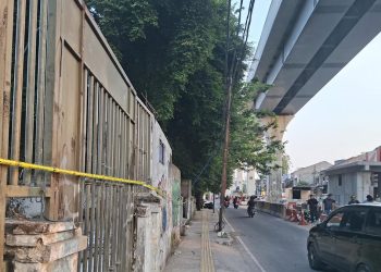 Situasi Terkini Bentrok Warga di Menteng dengan Motor Hangus yang Terlihat