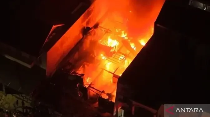 Kebakaran Rumah Pulogadung Mengakibatkan 1 Penghuni Tewas