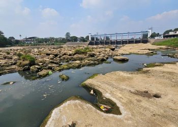 Sungai Cisadane Surut Warga Kesulitan Mendapatkan Air
