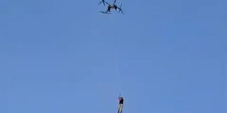 Bos Petani Terbang Diangkut Drone Minta Maaf Didampingi Polisi