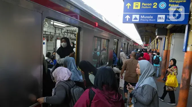 Dua Insiden Mengganggu KRL Rute Bogor dan Tangerang Pagi Ini