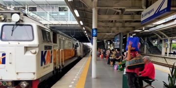 Daftar 13 Kereta Api yang Berhenti di Jatinegara Hari Ini saja