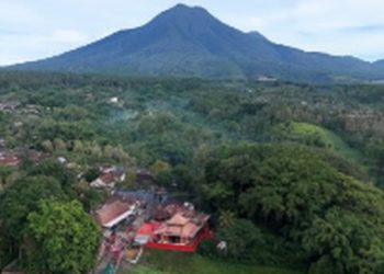 Pengusaha Rajin Kunjungi Gunung Kawi, Meraih Kesuksesan Sebagai Konglomerat