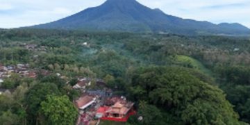 Pengusaha Rajin Kunjungi Gunung Kawi, Meraih Kesuksesan Sebagai Konglomerat