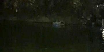 WN Aljazair Melakukan Ritual Berendam di Danau Sunter dan Menolak Dievakuasi