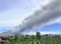 Foto Gunung Sinabung Erupsi Naik Status Siaga