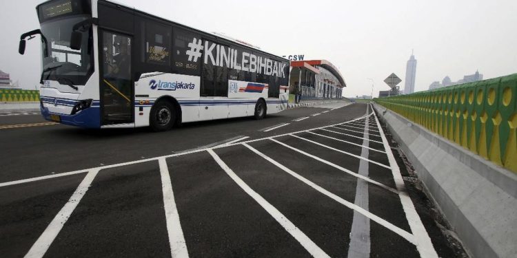 Pengguna Transportasi Publik di DKI Naik 10,8 Persen Menurut Pramono
