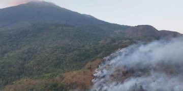 Karhutla Gunung Ciremai Pemkab Berkoordinasi dengan Pemprov untuk Water Bombing